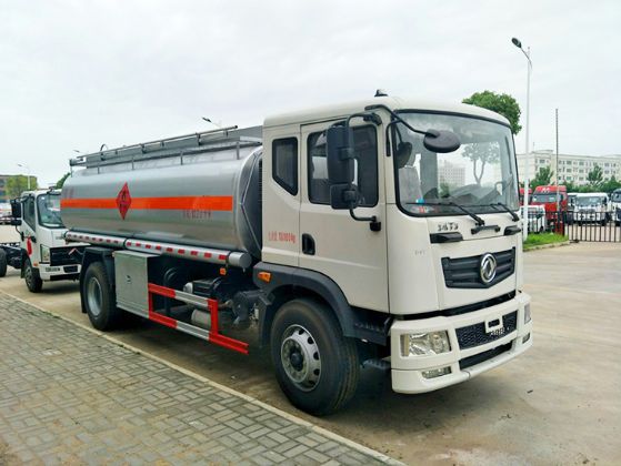 東風(fēng)T3(12噸)油罐車(chē) 東風(fēng)T3(12噸)油罐車(chē)