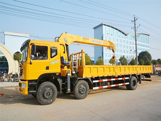 東風(fēng)小三軸8噸隨車(chē)吊 東風(fēng)小三軸8噸隨車(chē)吊